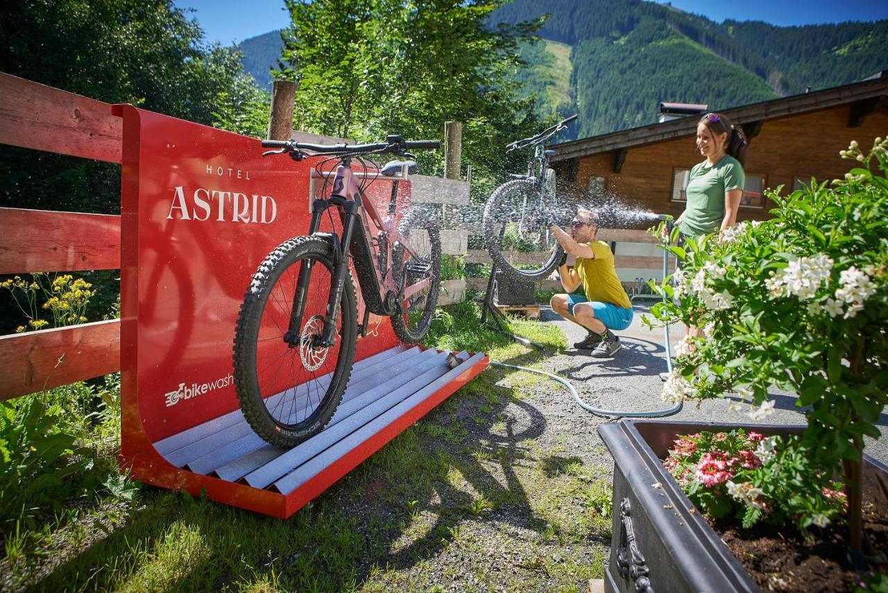 Hotel Astrid - Inklusive Kostenfreier Jokercard Saalbach-Hinterglemm Extérieur photo